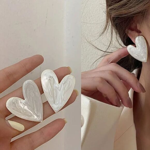 White Heart-shaped Stud Enamel Earrings - Picture 4 of 6